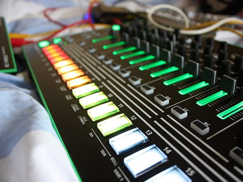 Roland TR-8